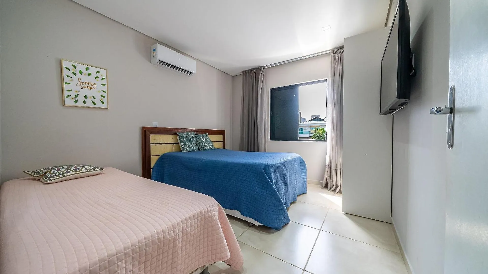 274 - Excelente Apto 02 Dormitorios 200M Da Praia De Canto Grande 邦比尼亚斯 木屋